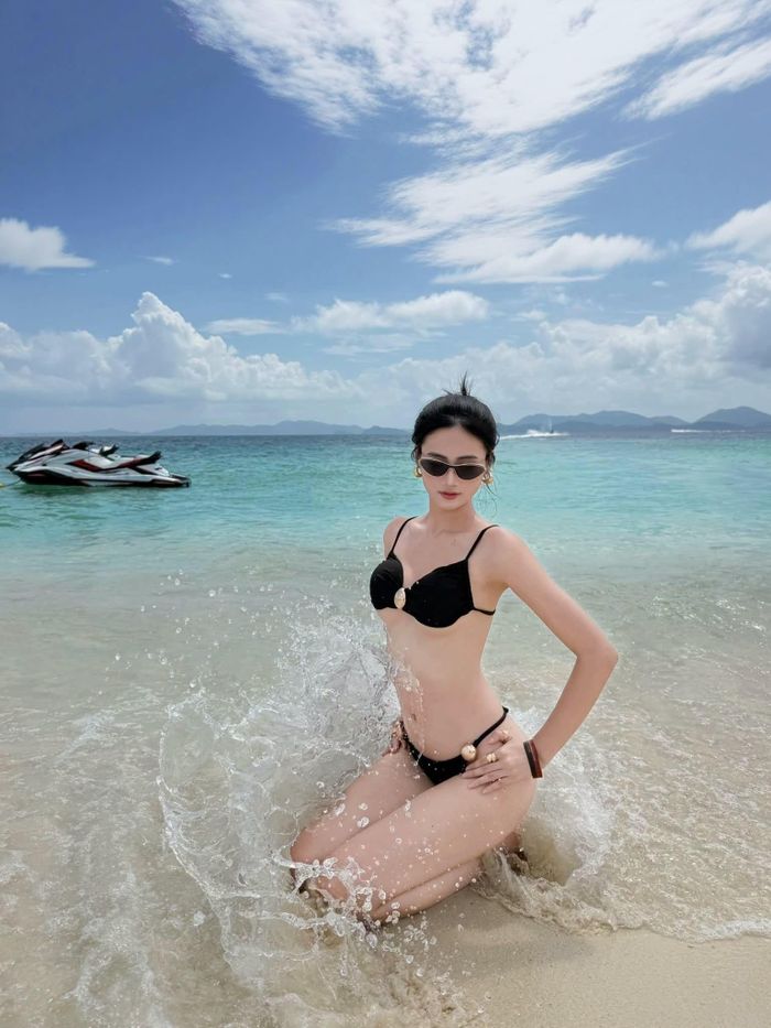 Body nuột nà của Hoa hậu Ý Nhi. Ảnh FBNV
