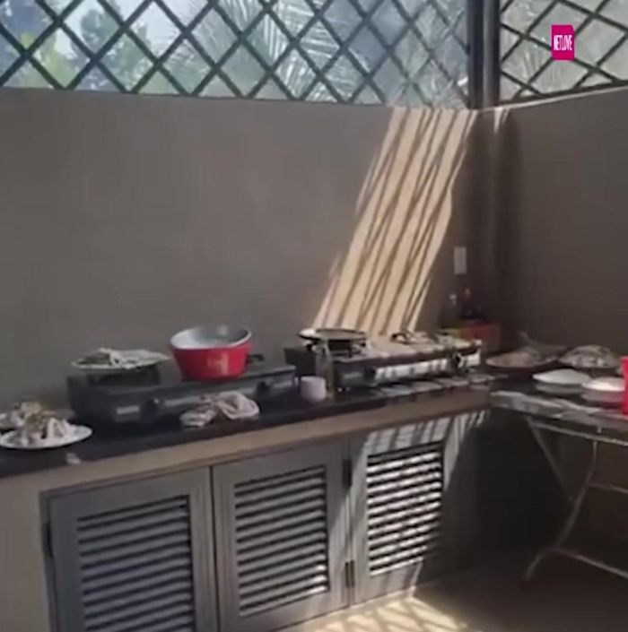 Khu vực bếp phía sau dành cho các dịp lễ Tết và tụ họp gia đình. Ảnh chụp màn hình