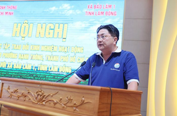 Ông Nguyễn Hồng Văn, Phó Chủ tịch HĐND P.Hạnh Thông chia sẻ kinh nghiệm vận hành chính quyền địa phương 2 cấp gắn với các mô hình sáng tạo tại hội nghị 