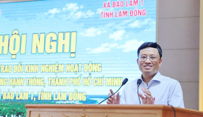 Ông Trương Hoài Minh, Bí thư Đảng ủy, Chủ tịch HĐND xã Bảo Lâm 1 thông tin tại hội nghị 