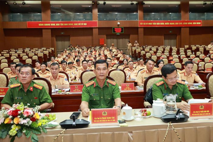 Các đồng chí đại diện BGĐ Công an các tỉnh, thành phố giáp ranh tham dự hội nghị - Ảnh: Sơn Khải
