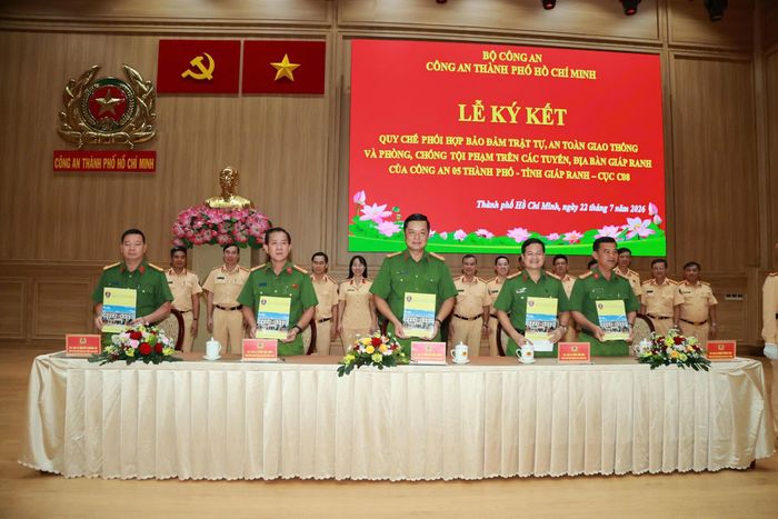 Công an TPHCM ký kết Quy chế phối hợp cùng Công an các tỉnh, thành phố giáp ranh - Ảnh: Sơn Khải