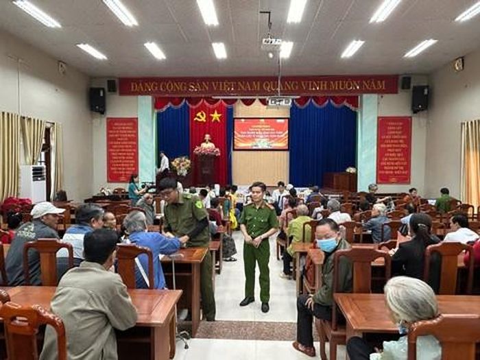 Thu nhận mẫu ADN cho thân nhân Liệt sĩ chưa xác định được danh tính trên địa bàn phường Bến Cát