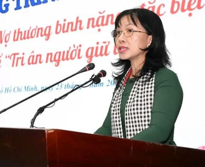 Phó Chủ tịch Hội LHPN TPHCM Huỳnh Thị Thúy Phương phát biểu
