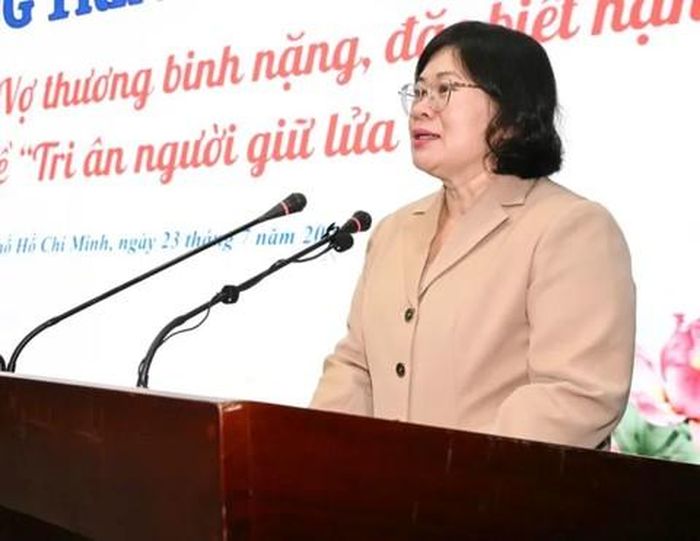 Phó Bí thư Thành ủy TPHCM Văn Thị Bạch Tuyết phát biểu