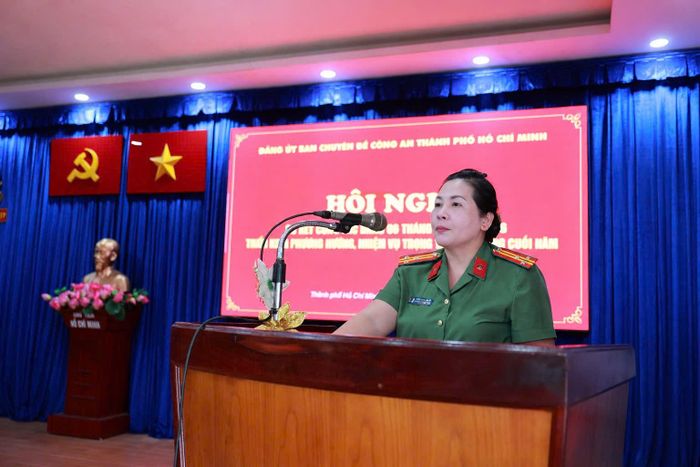 Thượng tá Trần Ngọc Nhứt, Phó Bí thư Đảng ủy, Phó Trưởng Ban Chuyên đề phát biểu tại hội nghị