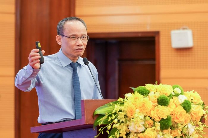 TS. Cấn Văn Lực.