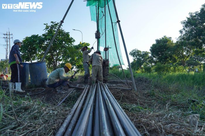 Thành phố cũng yêu cầu rà soát sự phù hợp với quy hoạch, khả năng kết nối đồng bộ với hệ thống hạ tầng kỹ thuật, các dự án giao thông trọng điểm, mạng lưới đường sắt đô thị và đề xuất phương án tổ chức giao thông hiệu quả cho khu vực phía Nam.