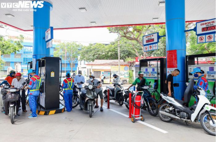 TP.HCM là địa phương có sản lượng tiêu thụ xăng dầu lớn nhất cả nước, với khoảng 13.000 tấn xăng dầu được tiêu thụ mỗi ngày.