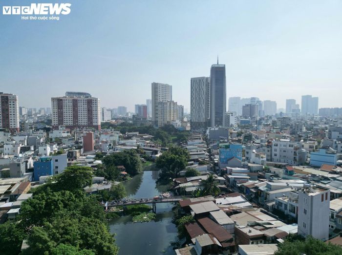 Rạch Xuyên Tâm là một trong những dự án chỉnh trang đô thị lớn của TP.HCM, ảnh hưởng đến nhiều khu vực dân cư dọc tuyến.
