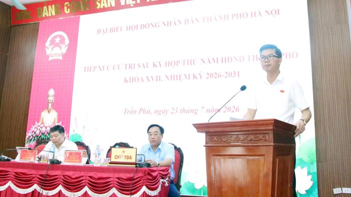 Ông Nguyễn Nguyên Hùng, Bí thư Đảng ủy, Chủ tịch HĐND xã Trần Phú phát biểu tại hội nghị. Ảnh: HĐ