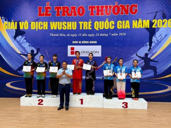 Trao giải nội dung biểu diễn tại Giải vô địch wushu trẻ quốc gia năm 2026. Ảnh: Nguyễn Minh.