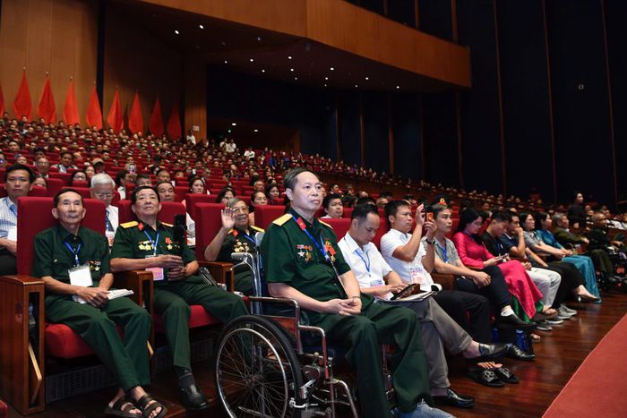 Các đại biểu là người có công, thân nhân Liệt sĩ của 34 tỉnh, thành phố trên cả nước tham dự hội nghị. Ảnh: Nhật Nam