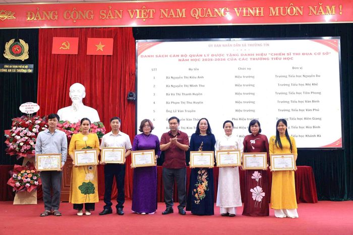 Nhiều giáo viên của xã Thường Tín được khen thưởng vì đạt thành tích trong năm học 2025-2026. Ảnh: PV