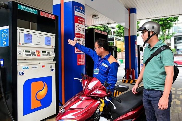 Giá xăng dầu đồng loạt tăng. Ảnh: Thanh Hiền