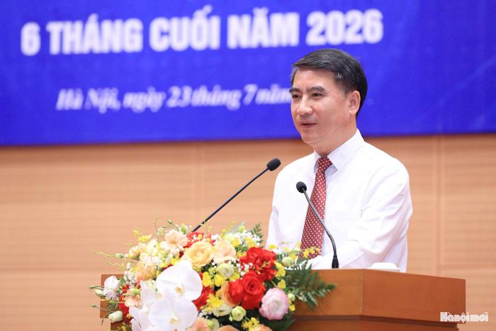 Ủy viên Ban Thường vụ Thành ủy, Phó Chủ tịch UBND thành phố Hà Nội Nguyễn Xuân Lưu phát biểu. Ảnh: Viết Thành