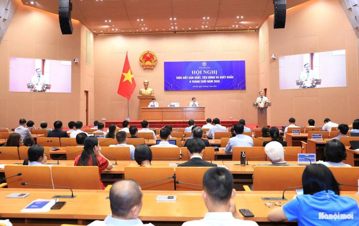 Chủ tịch UBND thành phố Hà Nội Vũ Đại Thắng phát biểu kết luận hội nghị. Ảnh: Viết Thành