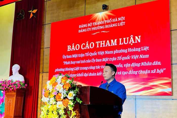 Phó Chủ tịch Ủy ban MTTQ Việt Nam phường Bùi Duy Khanh phát biểu tham luận. Ảnh: TA