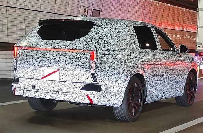 Mẫu SUV cỡ D được cho là sẽ trang bị hệ truyền động hybrid e:HEV thế hệ mới, kết hợp động cơ xăng 2.0L và mô-tơ điện.