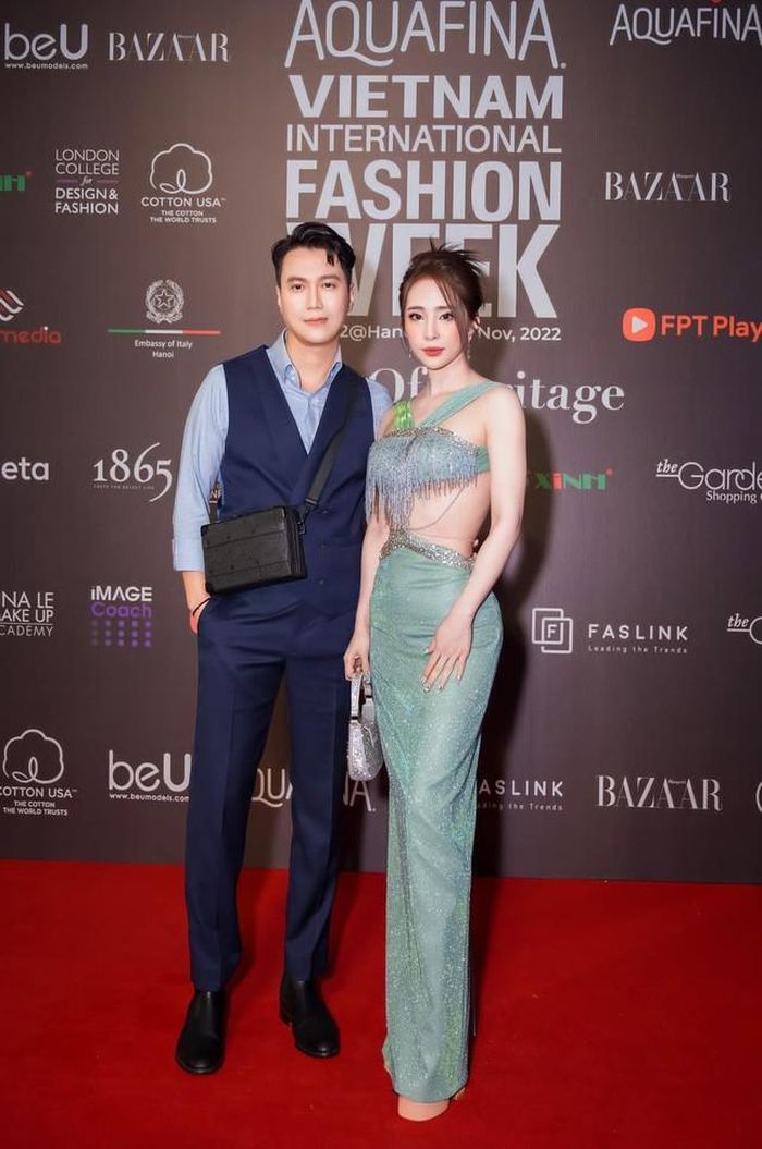 Hiện tại, họ không chỉ đồng hành cùng nhau trong tình cảm mà còn hỗ trợ nhau cả về công việc. Dù chưa có kế hoạch dài hạn cho tương lai nhưng cách Việt Anh - Quỳnh Nga quan tâm yêu thương nhau khiến khán giả tin rằng tình cảm của họ rất bền chặt.