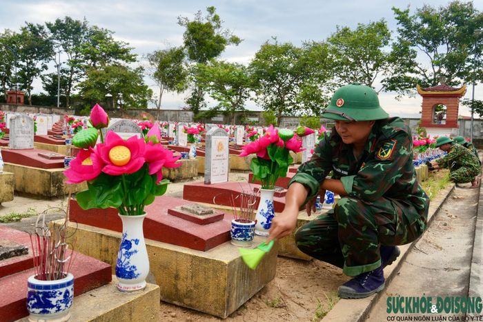 Những "ngôi nhà" của liệt sĩ được chăm chút sau khi hoàn tất việc lấy mẫu cùng với hi vọng những người đã ngã xuống "chưa xác định được danh tính" sẽ được định danh sau chiến dịch đặc biệt này.