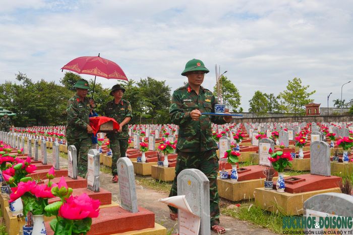 Với tinh thần, trách nhiệm và lòng biết ơn sâu sắc đến các thế hệ liệt sỹ đã hi sinh vì Tổ quốc, công tác lấy mẫu được triển khai hết sức trang nghiêm, đúng phong tục địa phương.