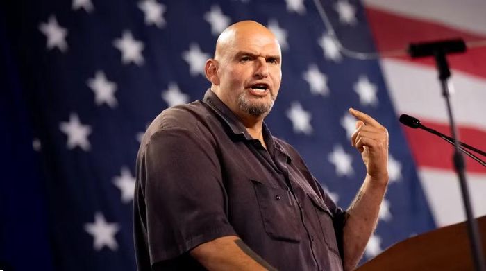 Tại Thượng viện, toàn bộ các thượng nghị sĩ Dân chủ, ngoại trừ ông John Fetterman, đã bỏ phiếu ủng hộ. Một thượng nghị sĩ Cộng hòa cũng đứng về phía phe Dân chủ, trong khi 4 nghị sĩ Cộng hòa không tham gia bỏ phiếu.