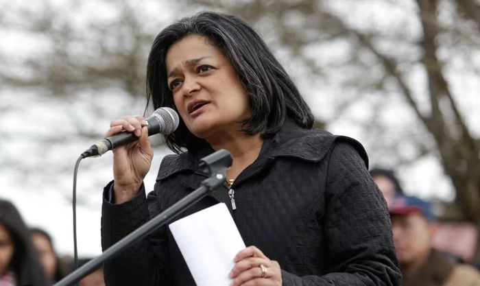 Nghị sĩ Dân chủ bà Pramila Jayapal, người thúc đẩy nghị quyết tại Hạ viện, gọi kết quả bỏ phiếu là "chiến thắng lớn" đối với những người muốn chấm dứt cuộc chiến.