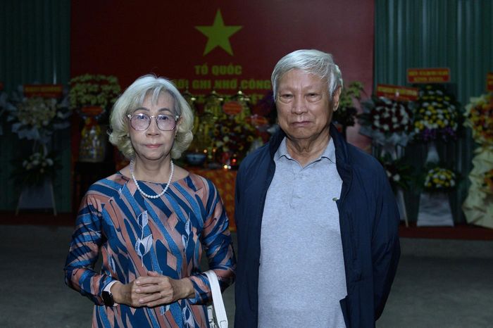 Tham dự buổi lễ trao di ảnh có bà Trần Thị Lệ Thu (67 tuổi) và ông Trần Quốc Anh (81 tuổi), hai người con của Anh hùng Lực lượng vũ trang nhân dân Trần Văn Kiểu. Gia đình đã chờ đợi hàng chục năm mong có ngày tìm được cha. Ông Quốc Anh nhớ khoảng 10 năm trước, từng có một nhà ngoại cảm tìm đến, khẳng định biết vị trí nơi cha ông nằm và đề nghị dẫn đường. Dù rất mong mỏi, ông vẫn từ chối.