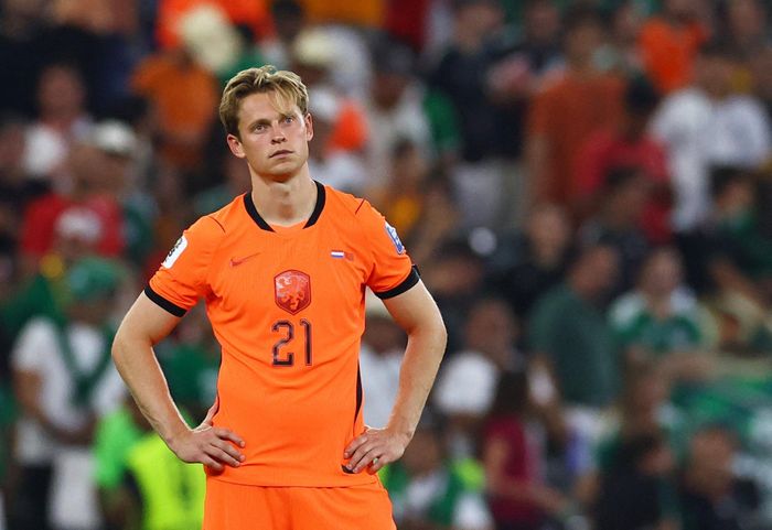 Frenkie de Jong sẽ phải ngồi ngoài từ 5 đến 6 tháng.
