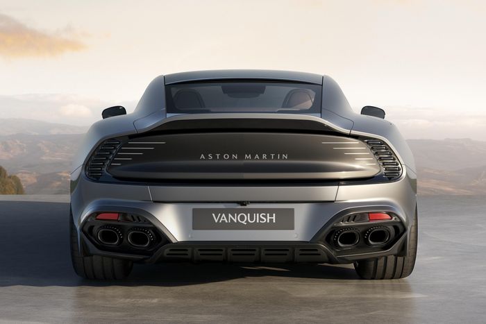  Aston Martin Vanquish 25 và Vanquish 25 Volante vẫn được trang bị động cơ V12 Twin-Turbo 5.2L sản sinh công suất lên đến 835 mã lực và mô-men xoắn cực đại 1.000 Nm. 