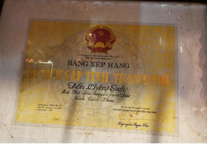 Ngày 26 tháng 1 năm 1995, đền Chân Suối được công nhận là di tích lịch sử văn hóa cấp tỉnh.