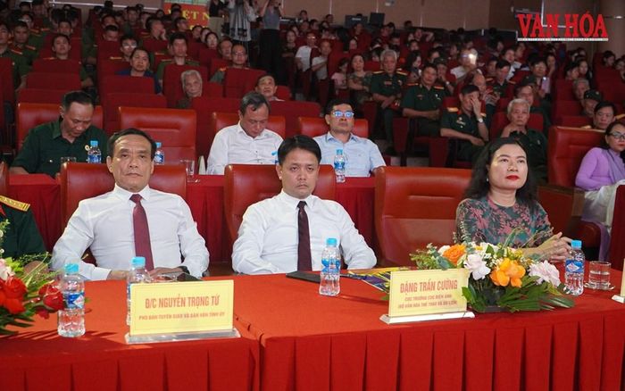 Các đại biểu dự lễ khai mạc