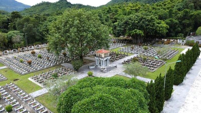 Một góc Nghĩa trang Liệt sĩ Quốc tế Đồng Tâm. Ảnh: Quốc Huy