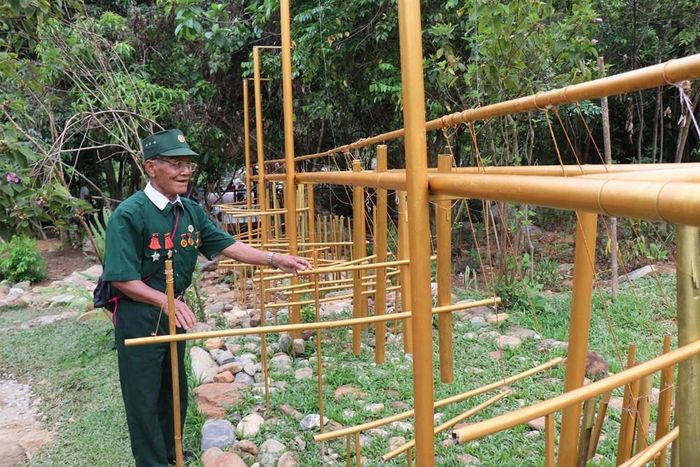Giữa không gian xanh của Thác Lụa, cây đàn nước trở thành điểm dừng chân hấp dẫn đối với du khách yêu văn hóa bản địa