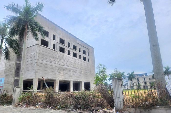 Dự án bãi đỗ xe tập trung và Trung tâm thương mại Hưng Phong tại phường Sầm Sơn. Ảnh: Nguyễn Linh