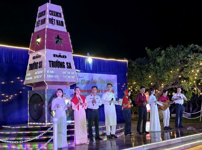 Sân khấu giản dị nhưng vô cùng đặc biệt ở đảo Trường Sa