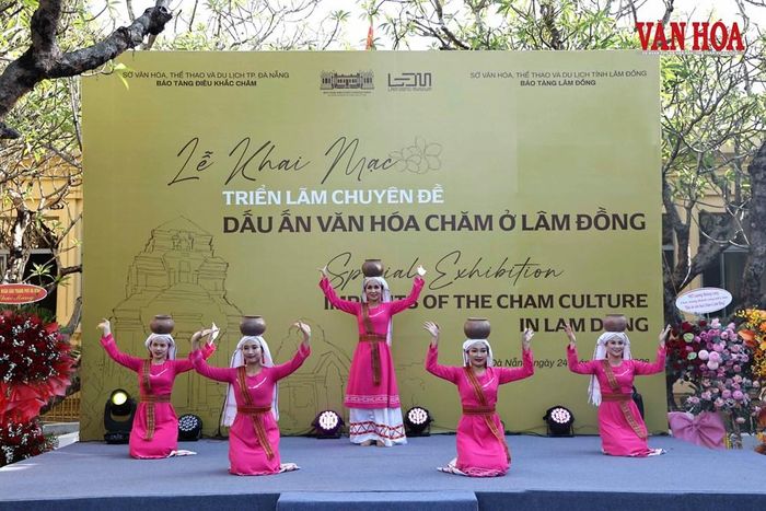 Chương trình văn nghệ khai mạc mang đậm âm hưởng truyền thống Chăm