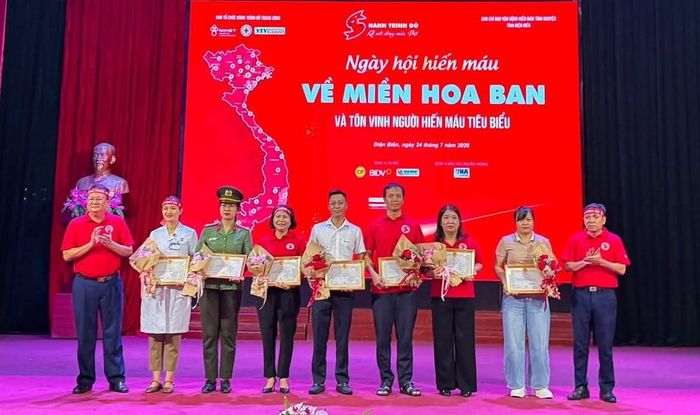Tôn vinh tập thể, cá nhân có thành tích xuất sắc trong phong trào hiến máu tình nguyện