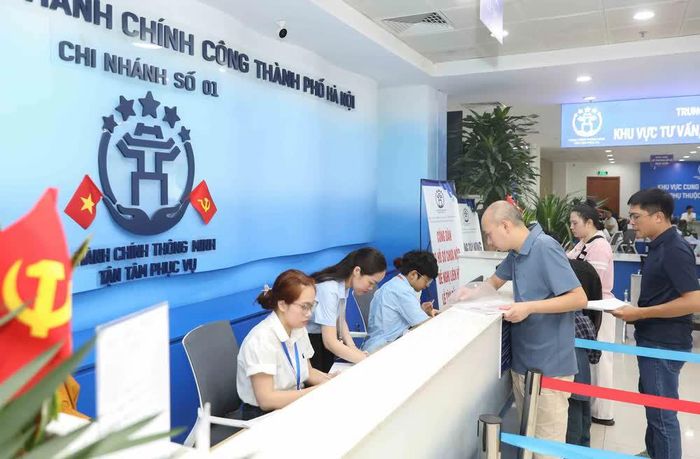 Trung tâm Phục vụ hành chính công thành phố Hà Nội đẩy mạnh mô hình hành chính hiện đại, chuyên nghiệp, lấy dữ liệu làm nền tảng. Ảnh: Phan Phương – TTXVN