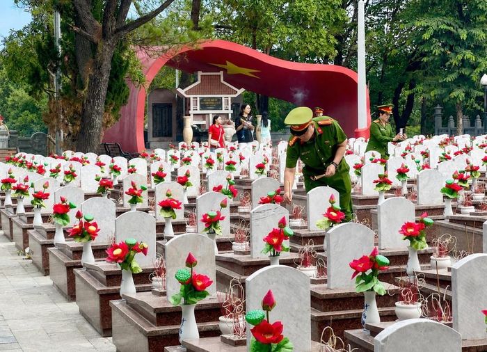 Khu vực an nghỉ của những người con Hà Nội tại Nghĩa trang Liệt sĩ Quốc gia Trường Sơn. Ảnh: Nguyên Linh - TTXVN