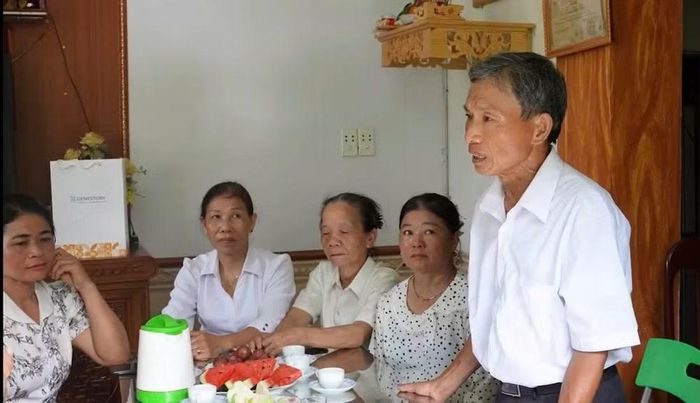 "Sau hơn 50 năm, bằng giám định ADN, chúng tôi được đón anh về quê nhà, yên nghỉ bên những người thân yêu", ông Trần Văn Sang chia sẻ.