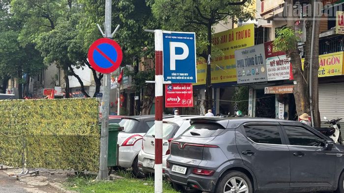 Bãi đỗ xe tại khu vực cửa ngõ Vành đai 1 (đường Trần Khát Chân), một trong những vị trí được kỳ vọng kết nối với hệ thống bãi đỗ xe trung chuyển phục vụ người dân chuyển sang sử dụng phương tiện công cộng.