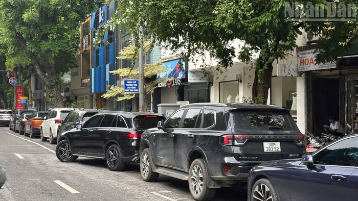 Một bãi trông giữ phương tiện trong khu vực Vành đai 1.