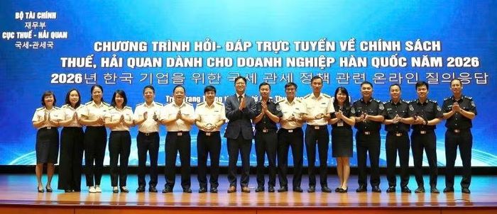 Các chuyên gia của cơ quan Thuế và cơ quan Hải quan tại hội nghị.