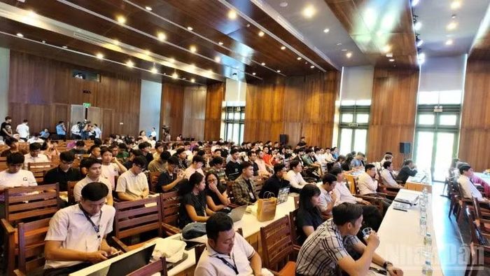 Đại diện các đội tham dự vòng Chung kết Cuộc thi Hackathon quốc tế QC4SG Viet Nam 2026.