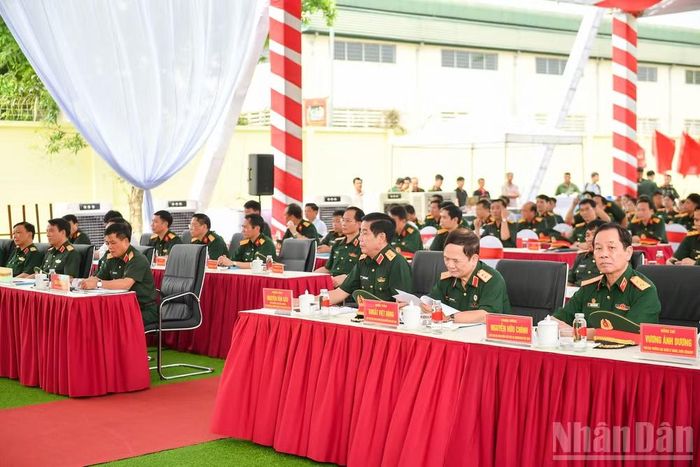 Các đại biểu dự lễ khởi công.