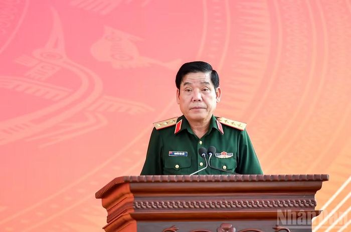 Thượng tướng Nguyễn Văn Gấu, Ủy viên Ban Chấp hành Trung ương Đảng, Ủy viên Quân ủy Trung ương, Thứ trưởng Quốc phòng, Phó Trưởng ban Thường trực Ban Chỉ đạo quốc gia 515 phát biểu chỉ đạo tại lễ khởi công.