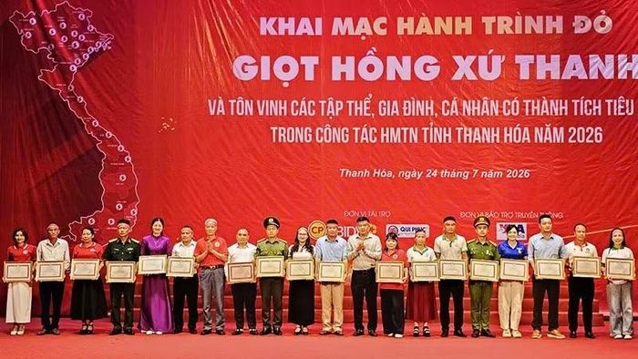 Tỉnh Thanh Hóa tôn vinh các cá nhân tiêu biểu, tình nguyện hiến máu.