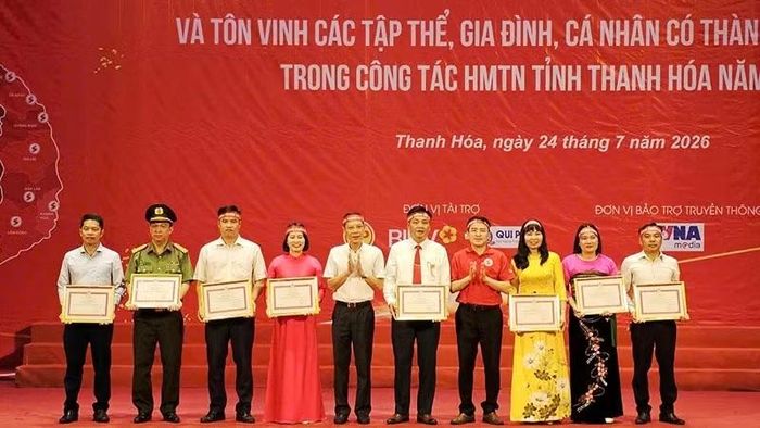 Thanh Hóa khen thưởng tập thể, gia đình tiêu biểu trong hoạt động hiến máu.